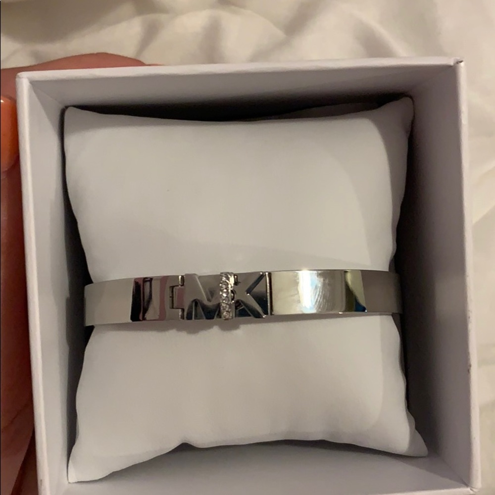 Silver Michael Kors bracelet - Picture 1 of 1
